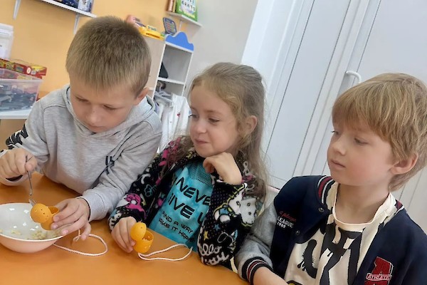Есть зубцы, но я не башня. Стрелка есть, но не часы...
